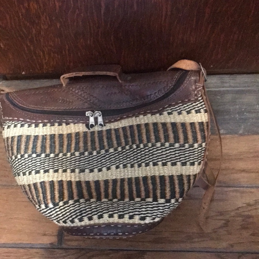 Woven Crossbody 😀.   OS